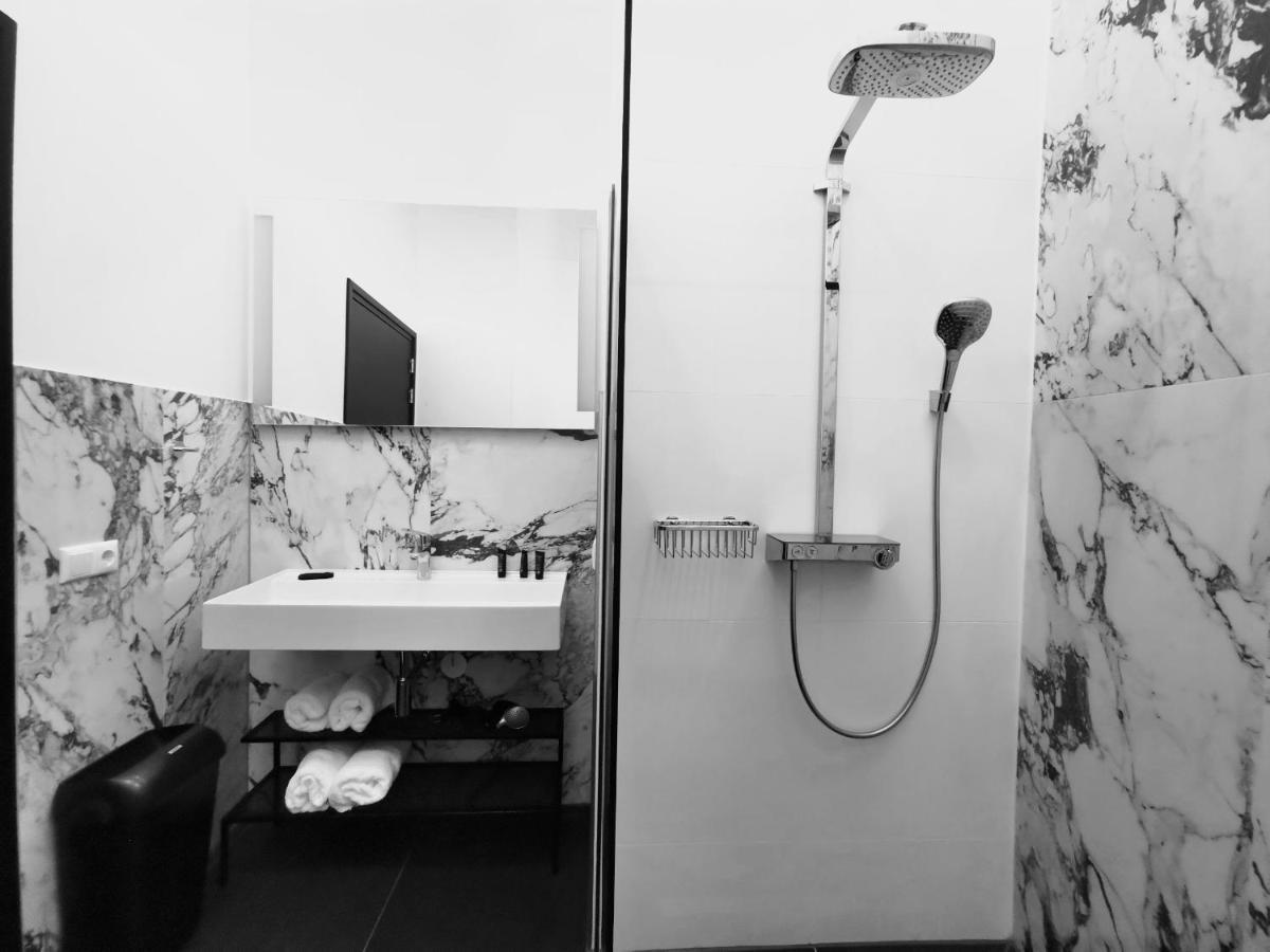 Bed, Bites & Business Hotel Rotterdam Ngoại thất bức ảnh